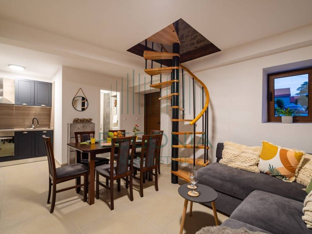 Kamena kuća, Prodaja, Posedarje, Podgradina