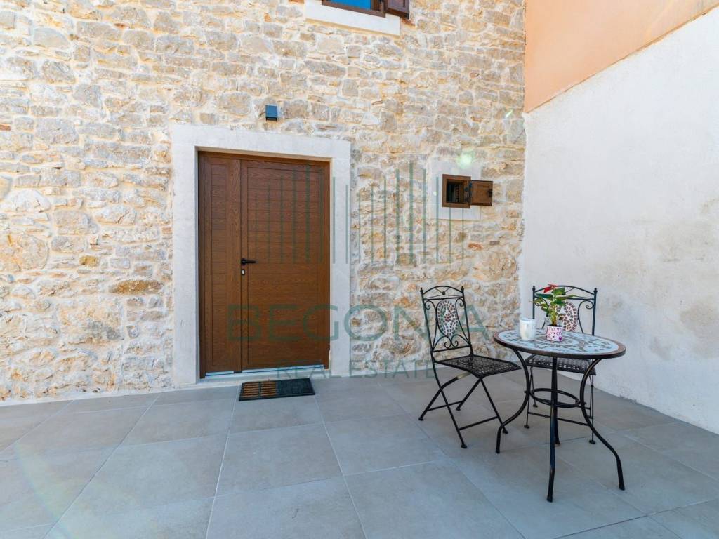 Kamena kuća, Prodaja, Posedarje, Podgradina