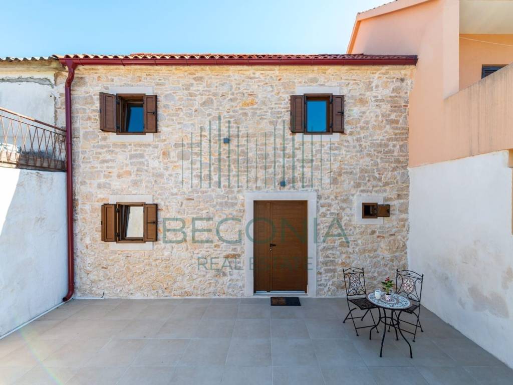 Kamena kuća, Prodaja, Posedarje, Podgradina