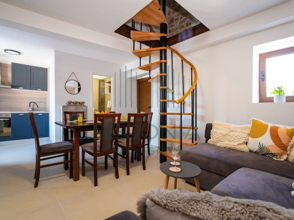 Kamena kuća, Prodaja, Posedarje, Podgradina