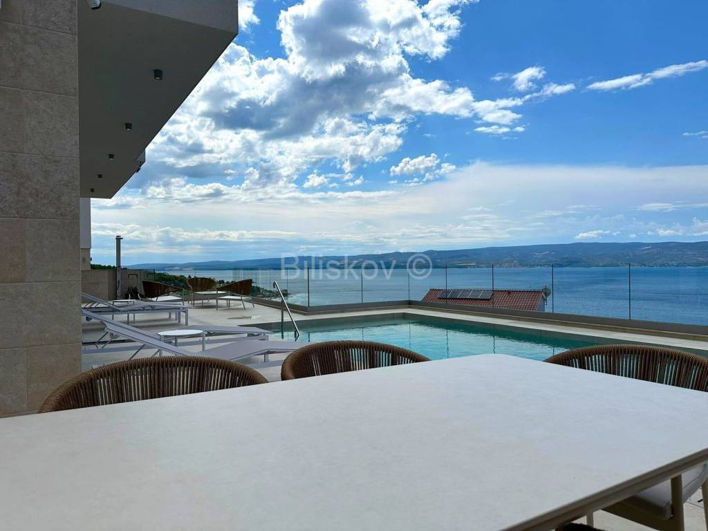 Luksuzna vila, Prodaja, Dugi rat, Jesenice