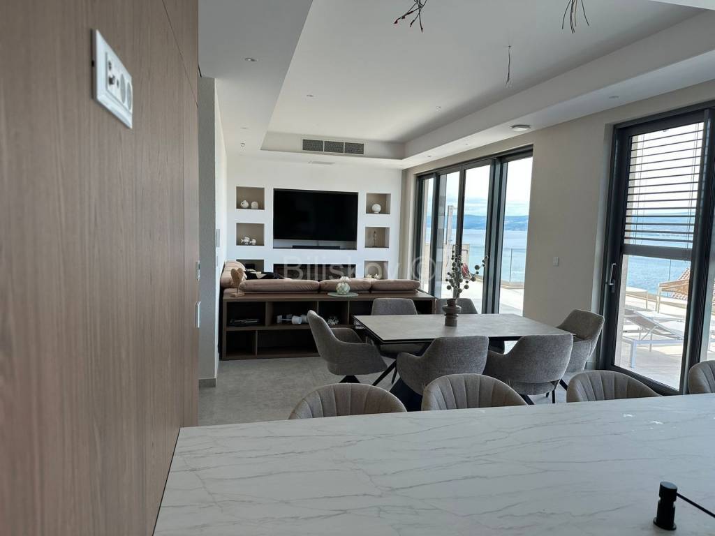 Luksuzna vila, Prodaja, Dugi rat, Jesenice