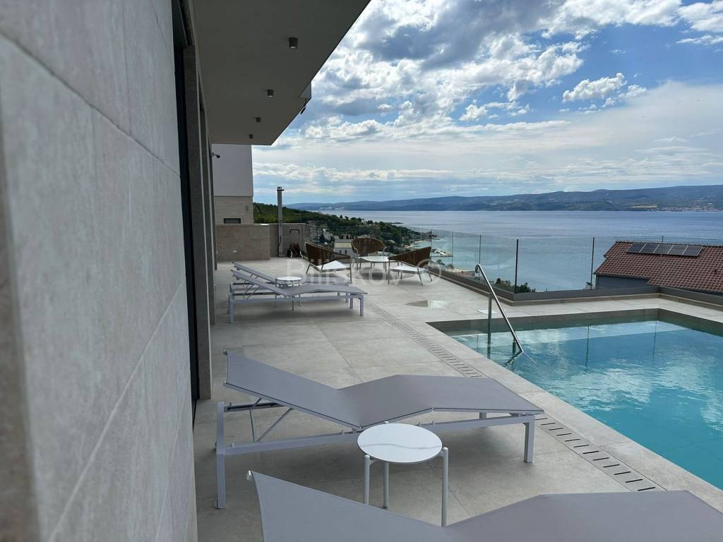 Luksuzna vila, Prodaja, Dugi rat, Jesenice