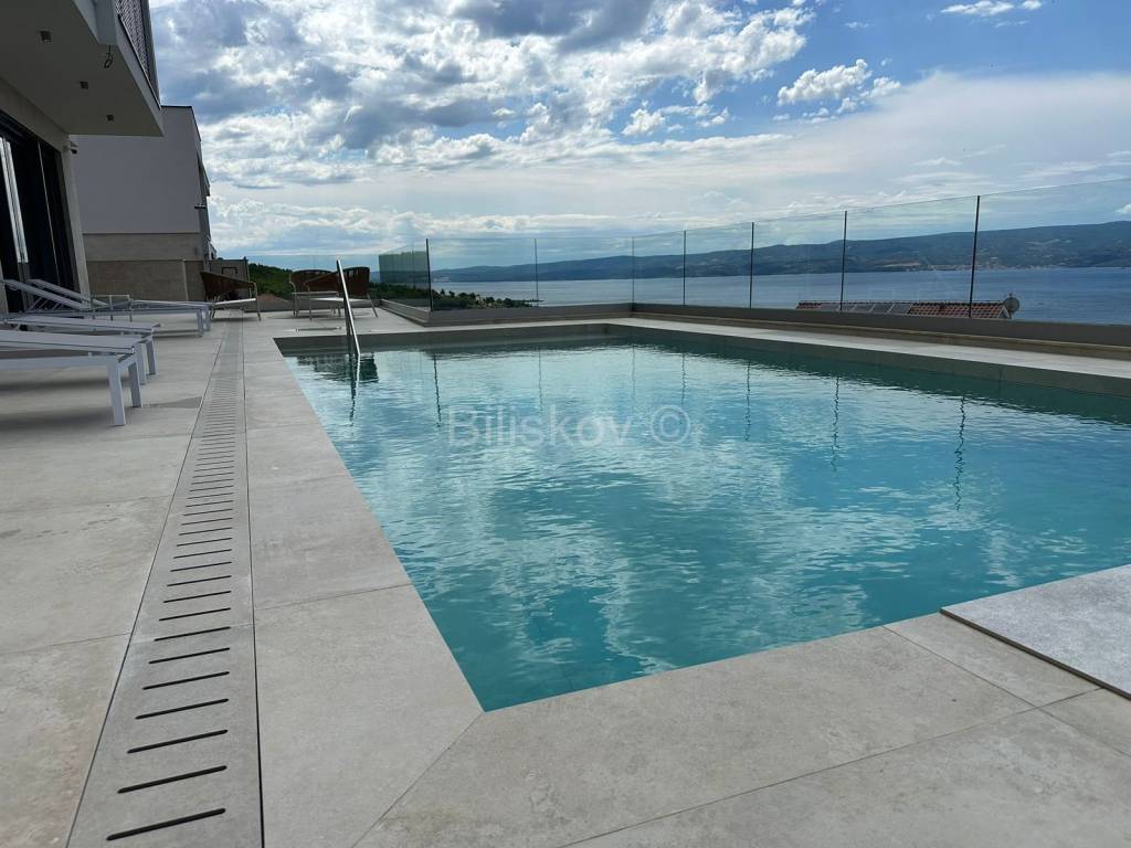 Luksuzna vila, Prodaja, Dugi rat, Jesenice