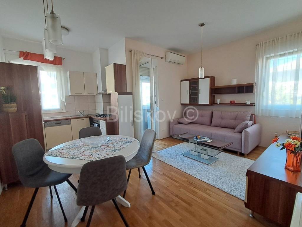 Stan u zgradi, Najam, Split, Split