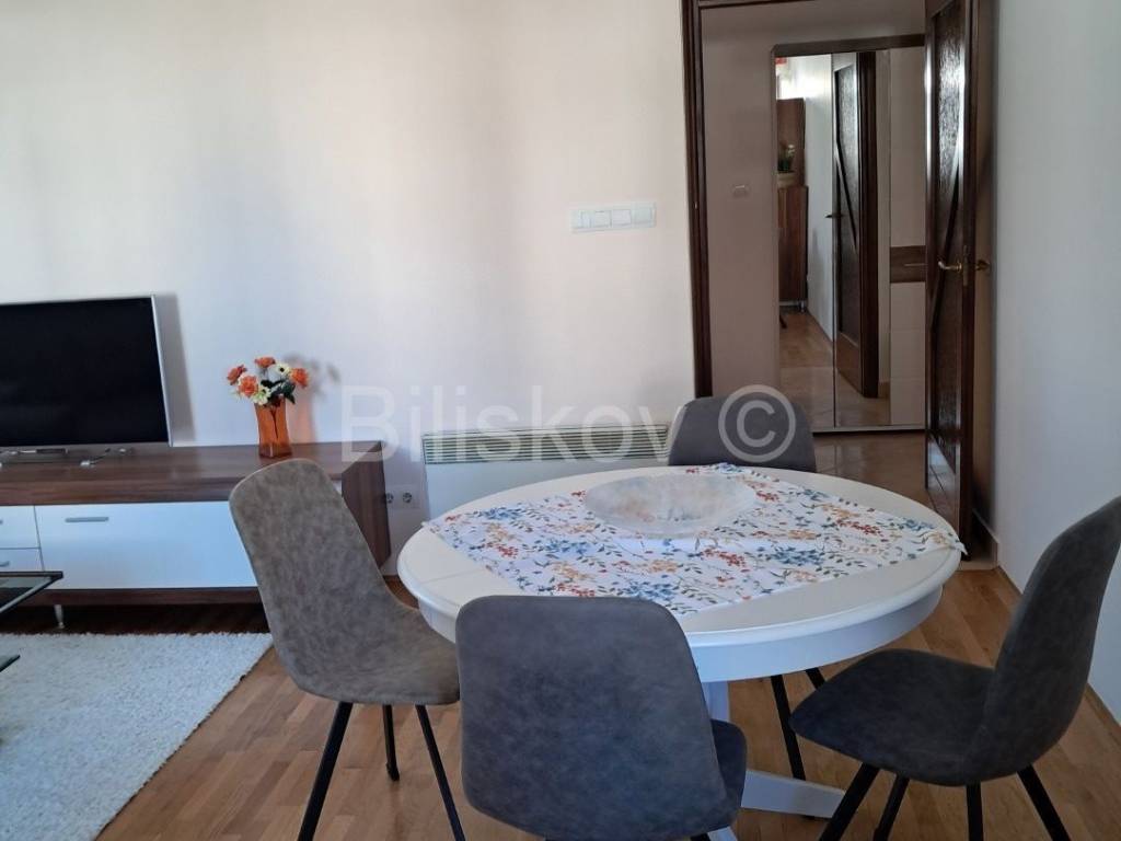 Stan u zgradi, Najam, Split, Split