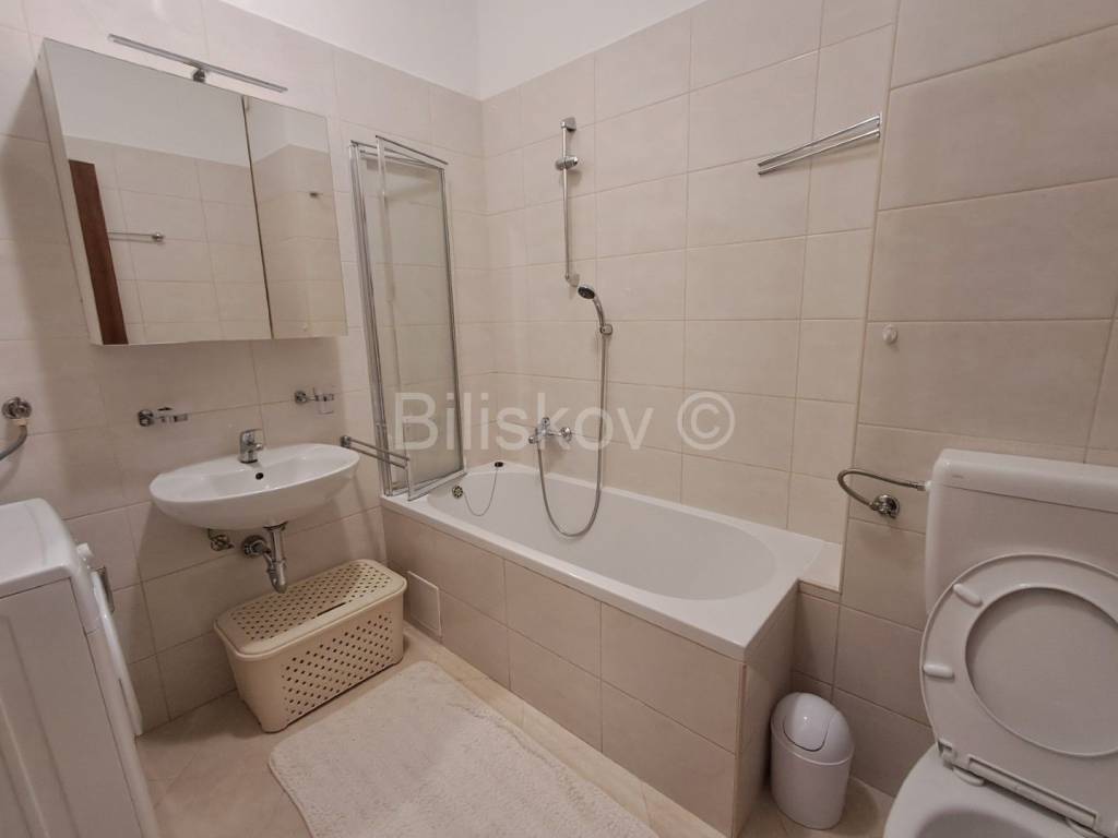 Stan u zgradi, Najam, Split, Split