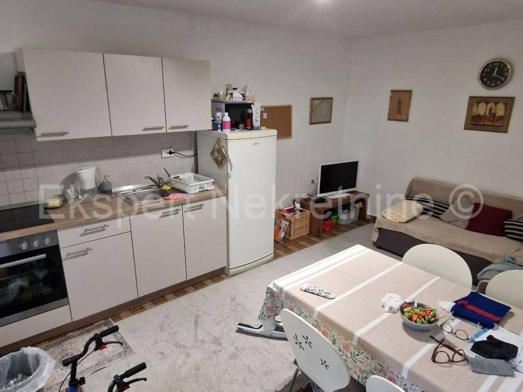 Samostojeća kuća, Prodaja, Okrug, Okrug Gornji