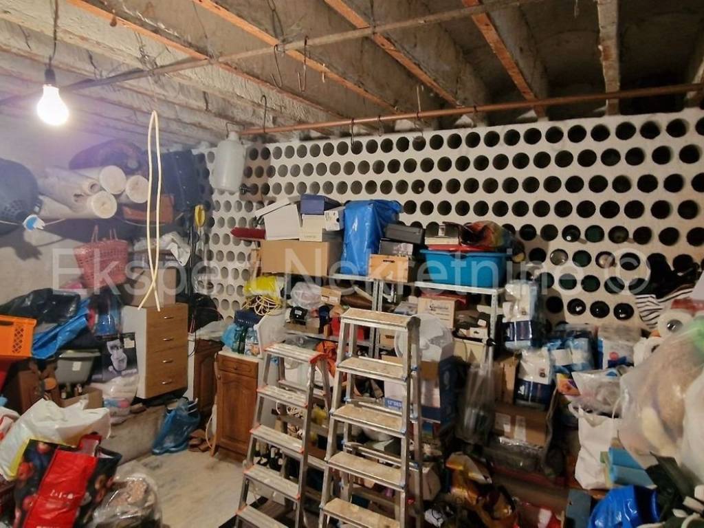 Samostojeća kuća, Prodaja, Okrug, Okrug Gornji