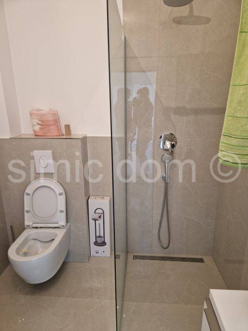 Apartman na moru, Prodaja, Okrug, Okrug Gornji