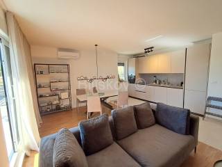 Stan u zgradi, Najam, Split, Split