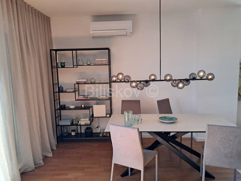 Stan u zgradi, Najam, Split, Split