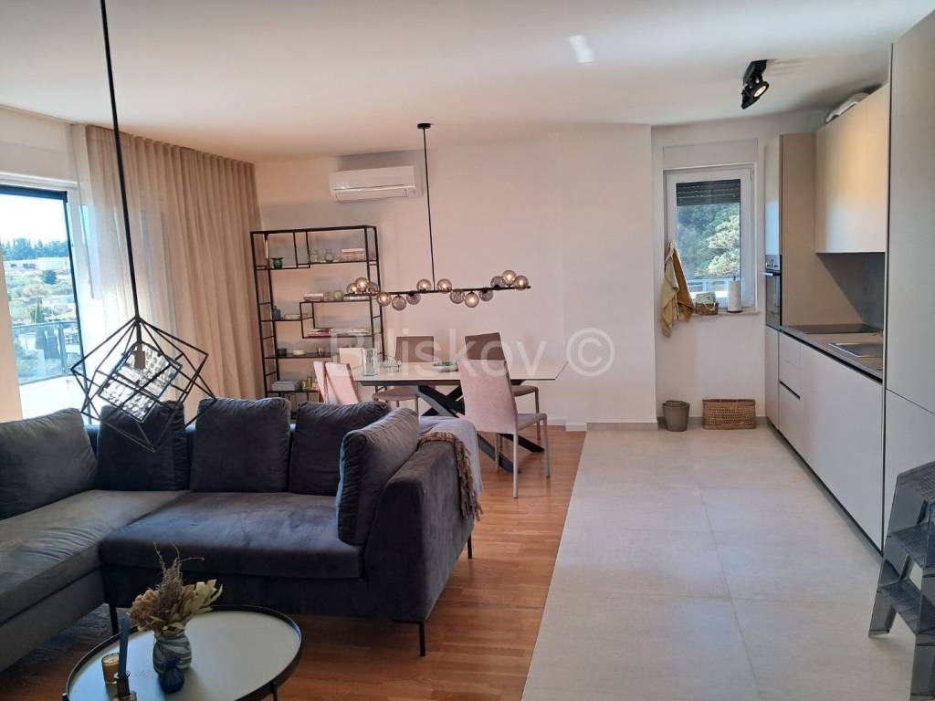 Stan u zgradi, Najam, Split, Split