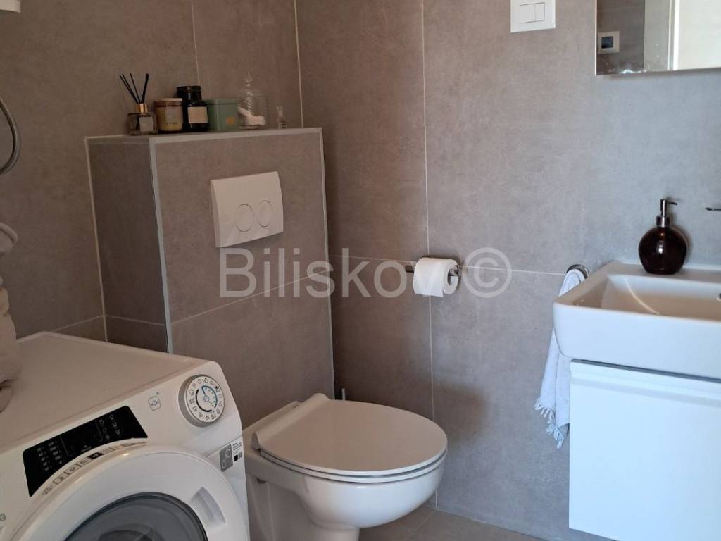 Stan u zgradi, Najam, Split, Split