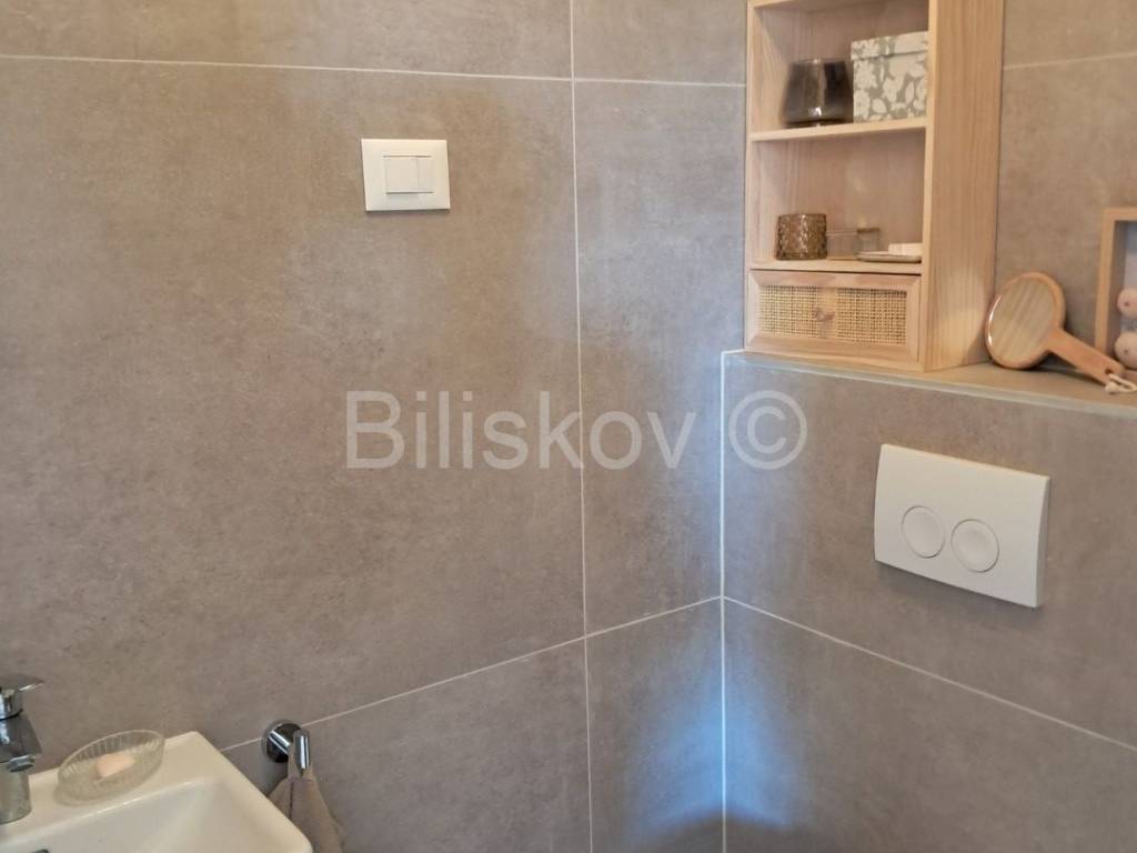 Stan u zgradi, Najam, Split, Split