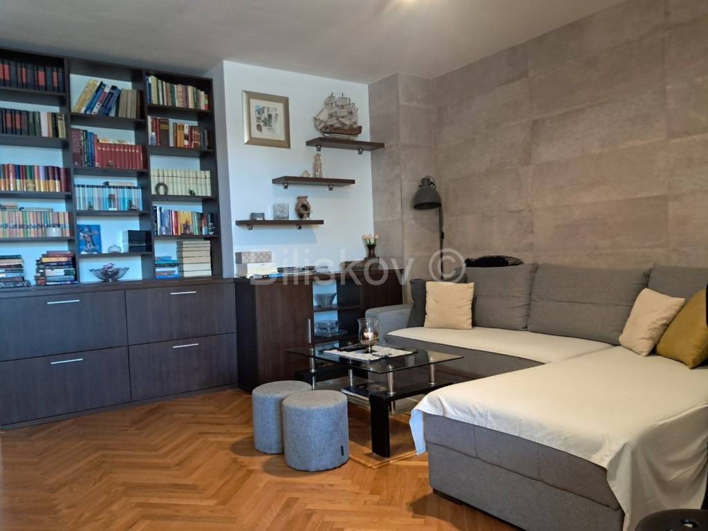 Stan u zgradi, Najam, Split, Split