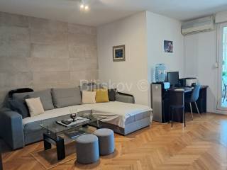 Stan u zgradi, Najam, Split, Split