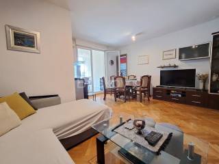 Stan u zgradi, Najam, Split, Split