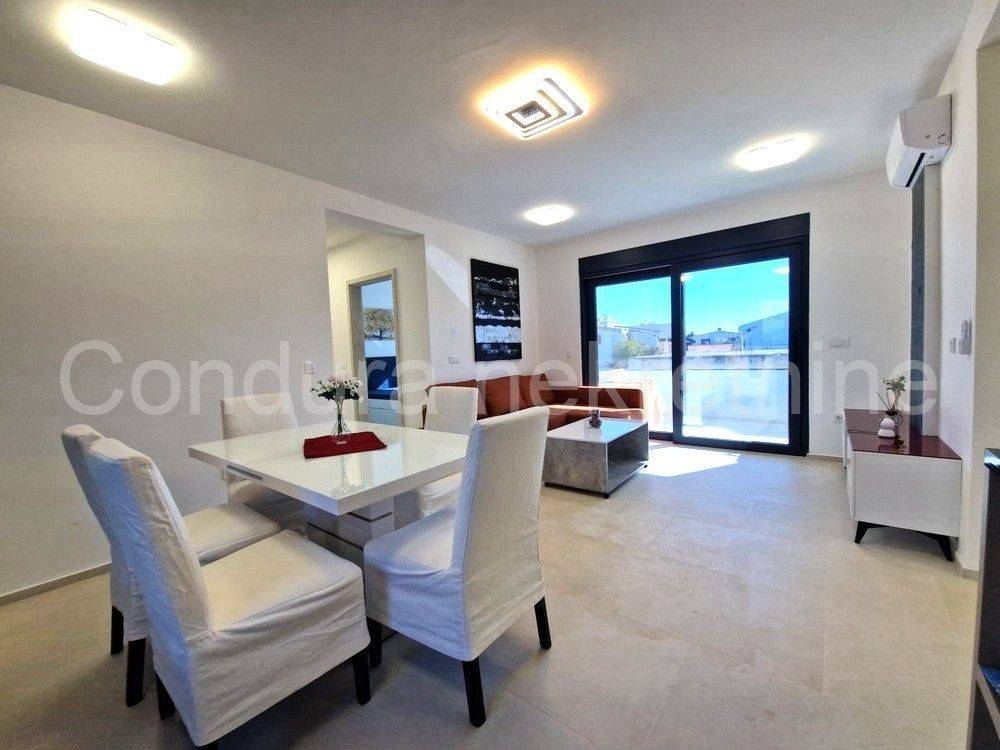 Apartman na moru, Prodaja, Vir, Vir