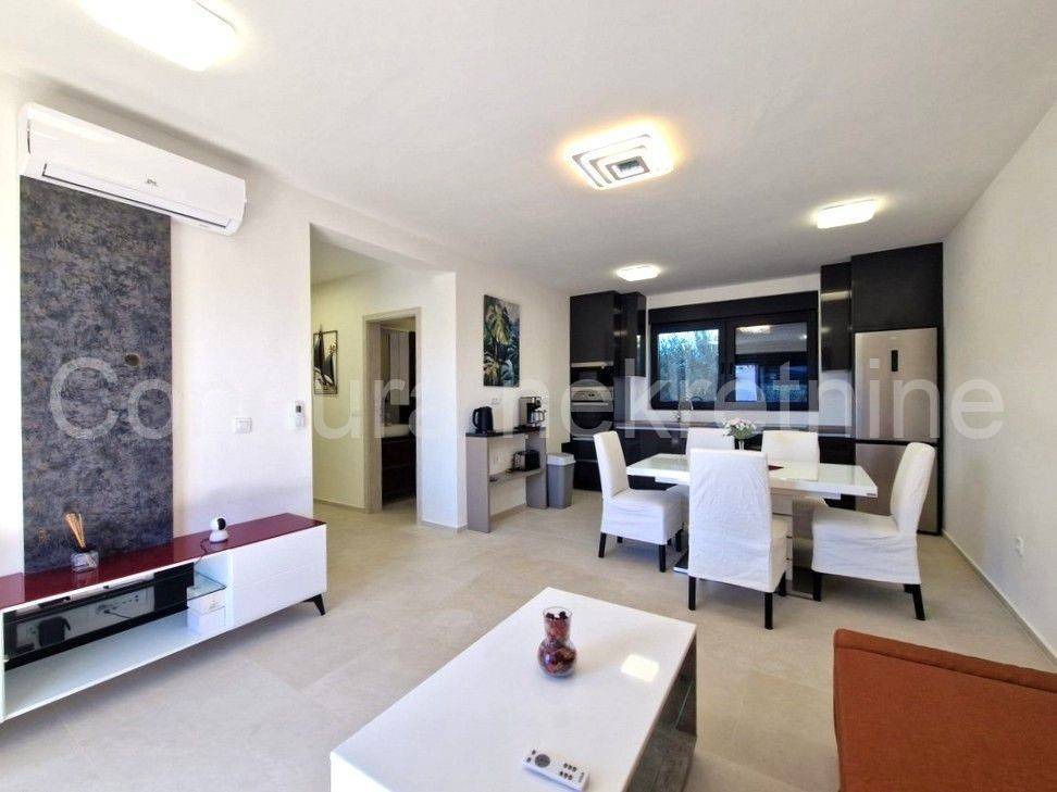 Apartman na moru, Prodaja, Vir, Vir