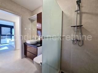 Apartman na moru, Prodaja, Vir, Vir