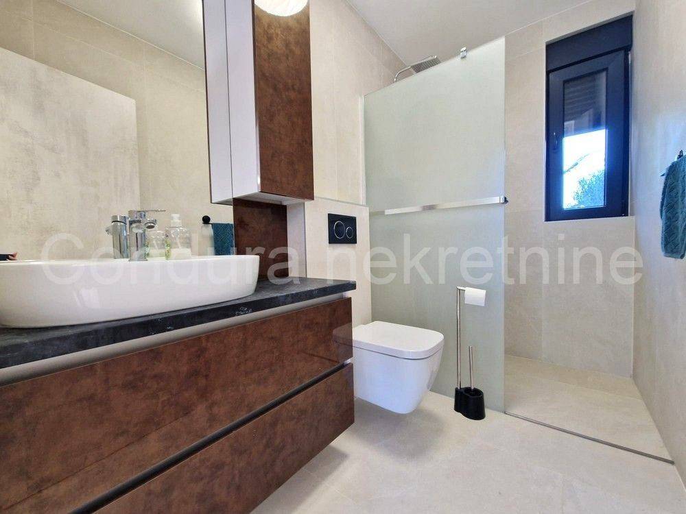 Apartman na moru, Prodaja, Vir, Vir