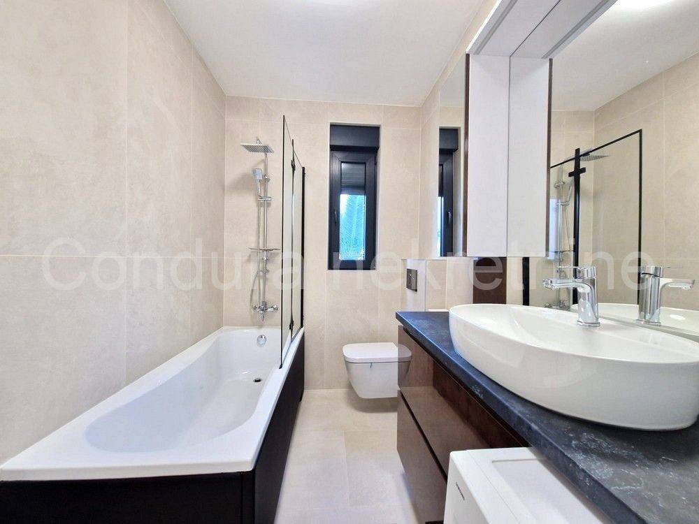 Apartman na moru, Prodaja, Vir, Vir