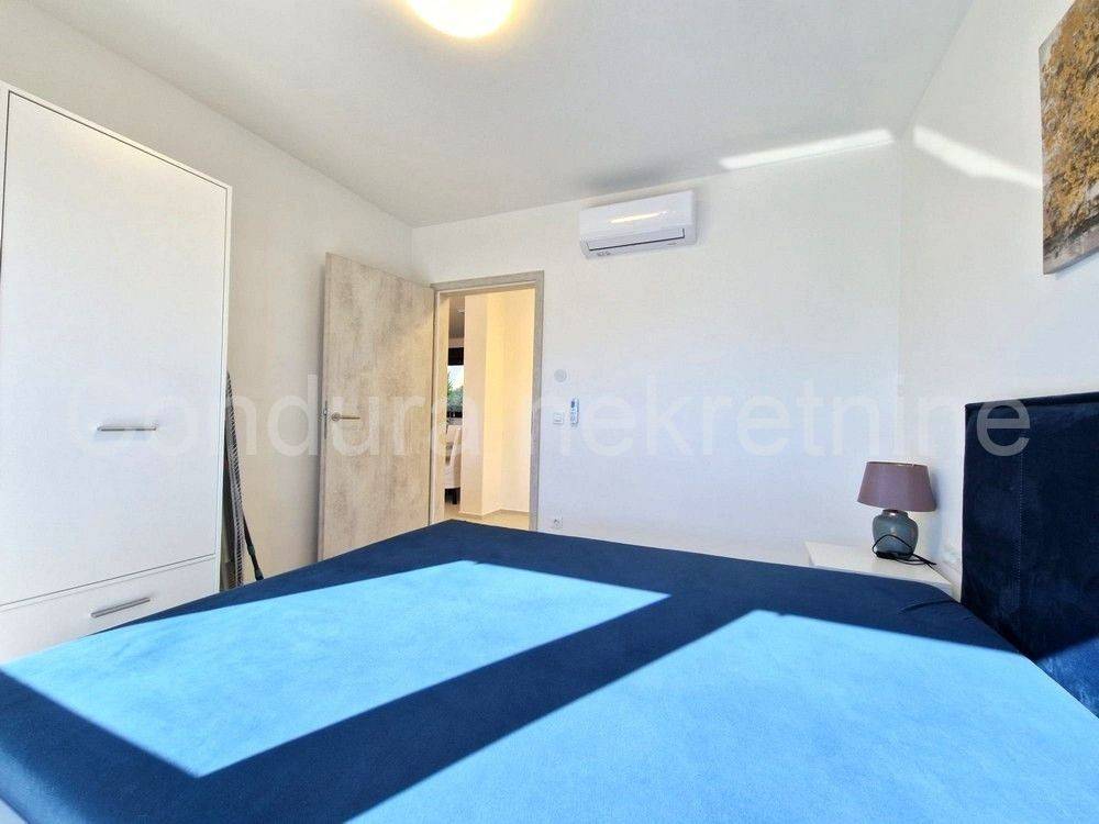 Apartman na moru, Prodaja, Vir, Vir