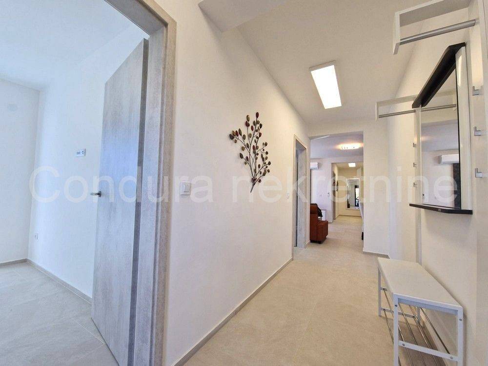 Apartman na moru, Prodaja, Vir, Vir