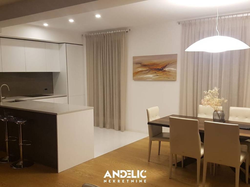 Stan u zgradi, Najam, Split, Split