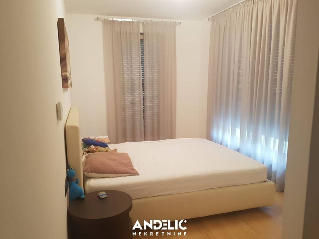 Stan u zgradi, Najam, Split, Split