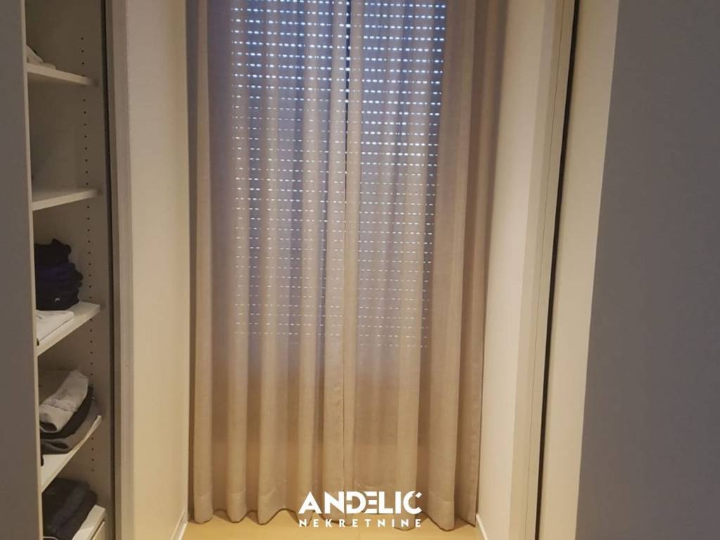 Stan u zgradi, Najam, Split, Split