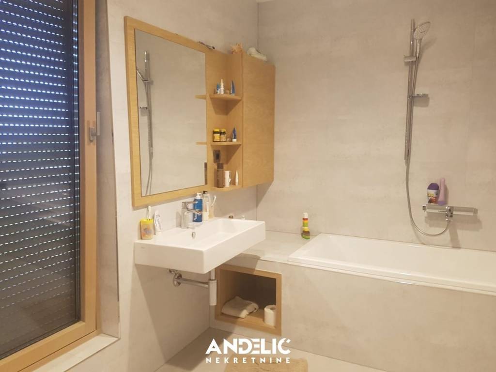 Stan u zgradi, Najam, Split, Split