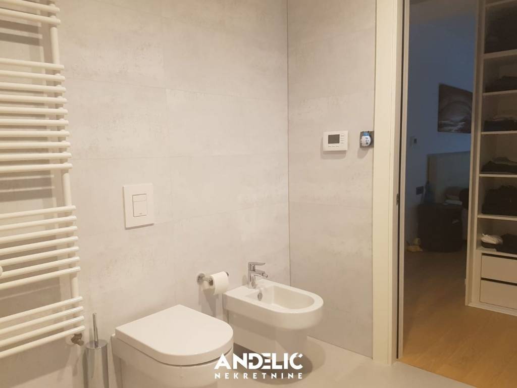 Stan u zgradi, Najam, Split, Split