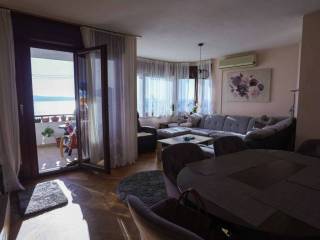Split-level flat in a house, Sale, Dugi rat, Jesenice