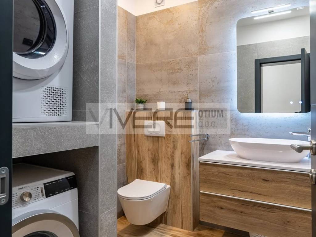 Laundry & guest toilet