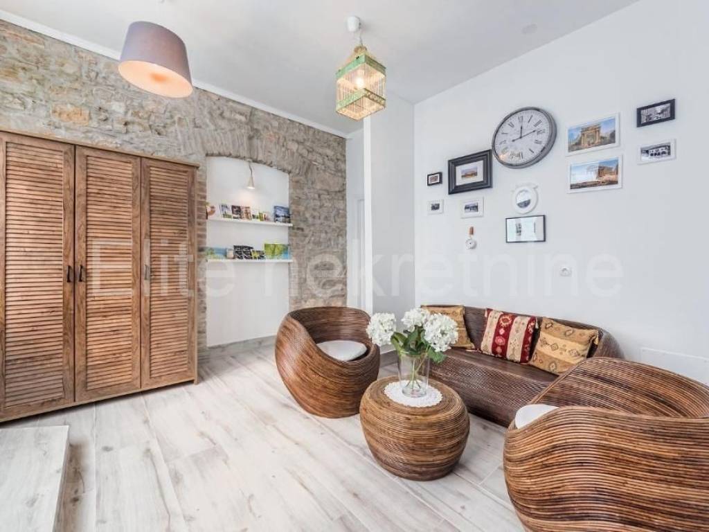 Stan u zgradi, Prodaja, Pula, Pula