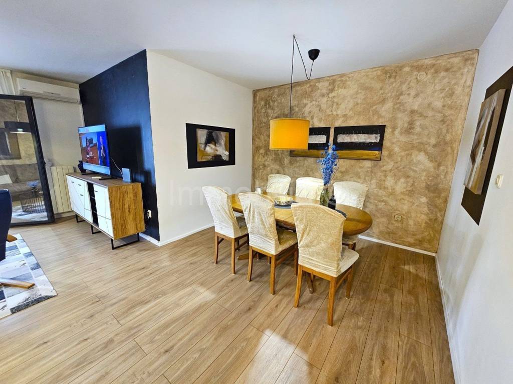 Stan u zgradi, Prodaja, Pula, Pula