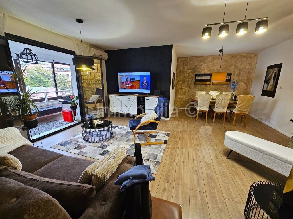 Stan u zgradi, Prodaja, Pula, Pula