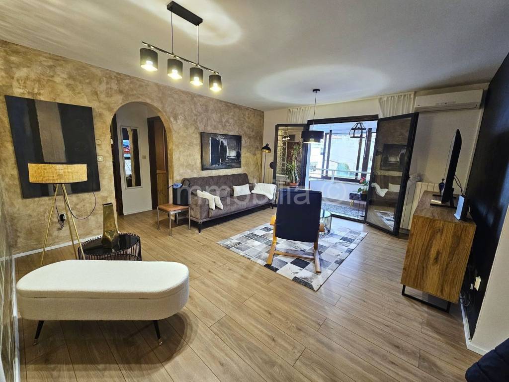 Stan u zgradi, Prodaja, Pula, Pula