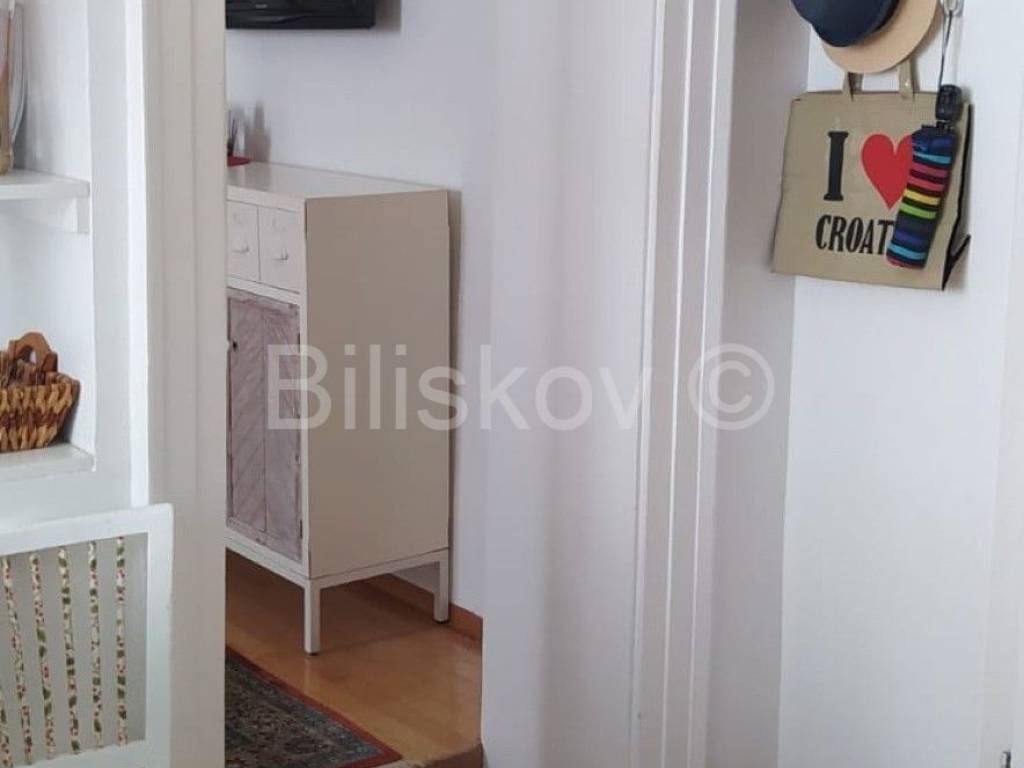 Stan u zgradi, Najam, Split, Split