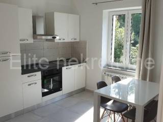 Stan u zgradi, Najam, Rijeka, Istok