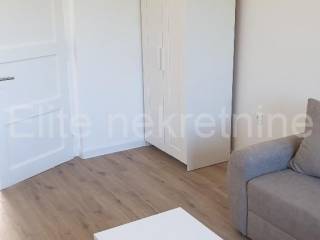 Stan u zgradi, Najam, Rijeka, Istok