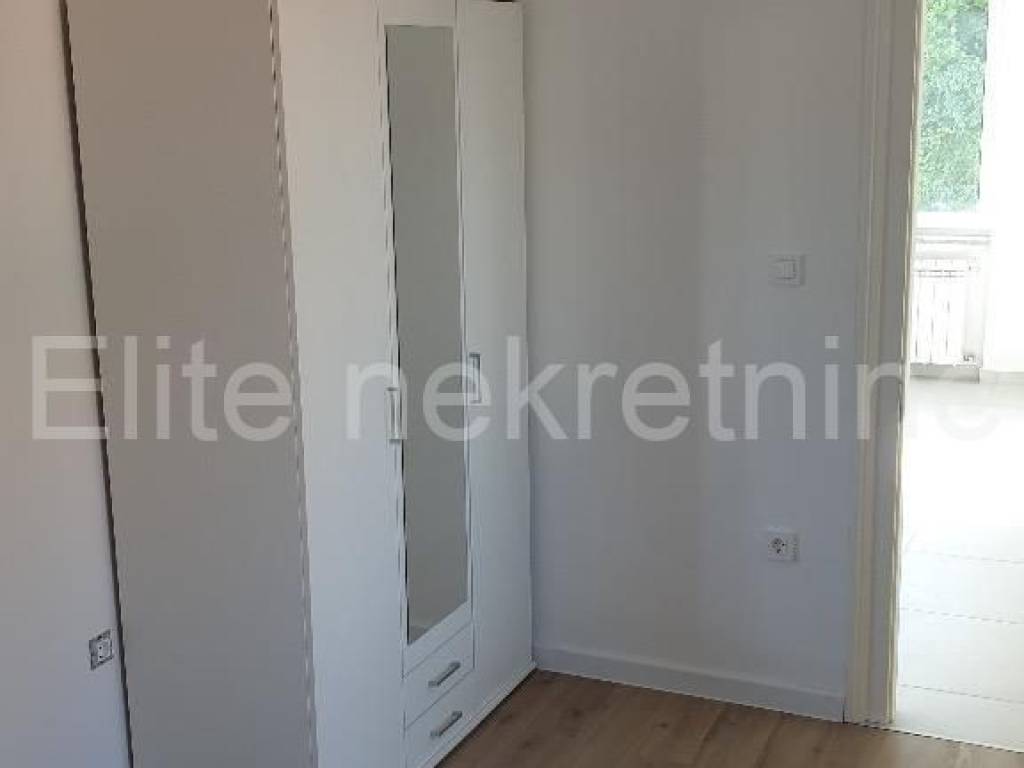 Stan u zgradi, Najam, Rijeka, Istok