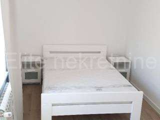 Stan u zgradi, Najam, Rijeka, Istok