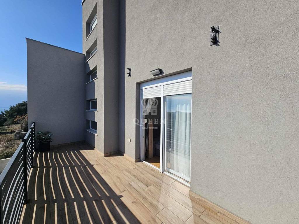 Apartman na moru, Prodaja, Vir, Vir