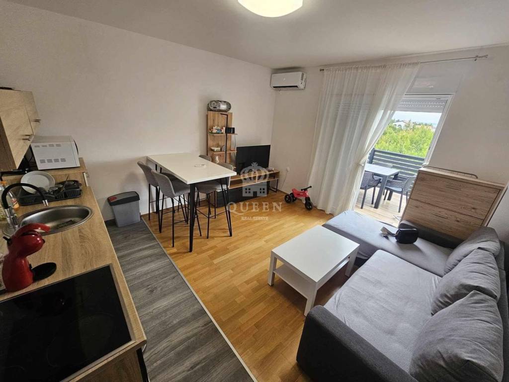 Apartman na moru, Prodaja, Vir, Vir