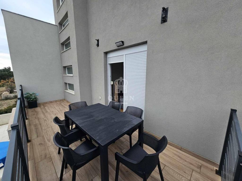 Apartman na moru, Prodaja, Vir, Vir