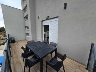 Apartman na moru, Prodaja, Vir, Vir