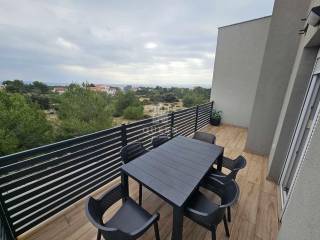 Apartman na moru, Prodaja, Vir, Vir